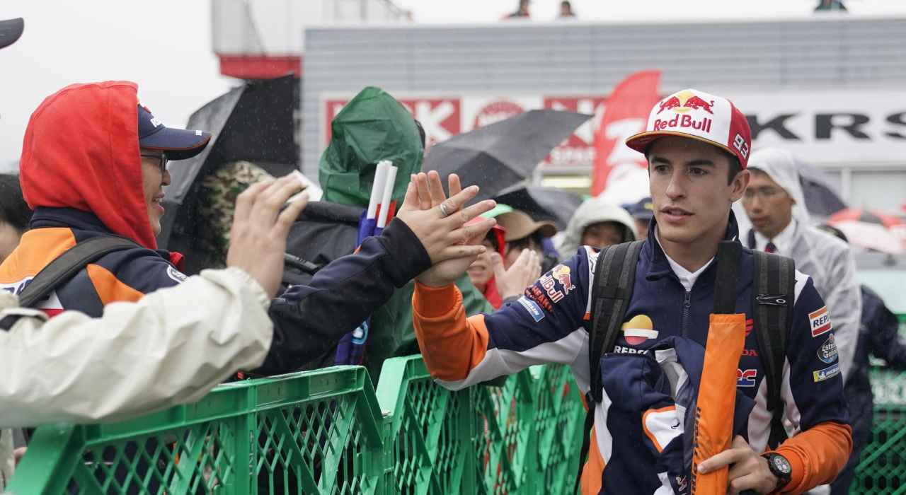 Marc Marquez nel paddock MotoGP (Foto Ansa)