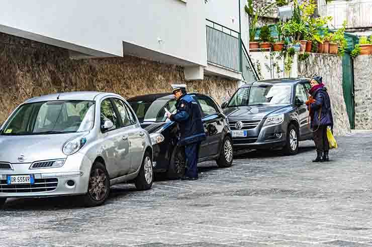 polizia effettua multe