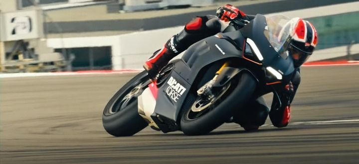 Ducati panigale V4 SP2 in pista