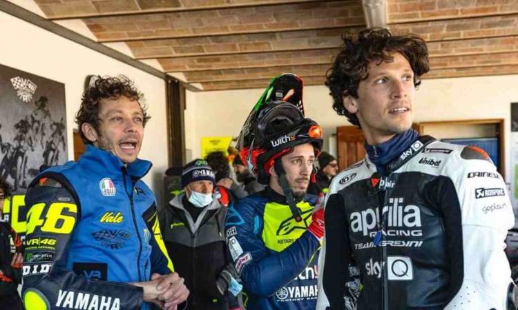 Valentino Rossi, Andrea Dovizioso e Lorenzo Savadori (foto Instagram)