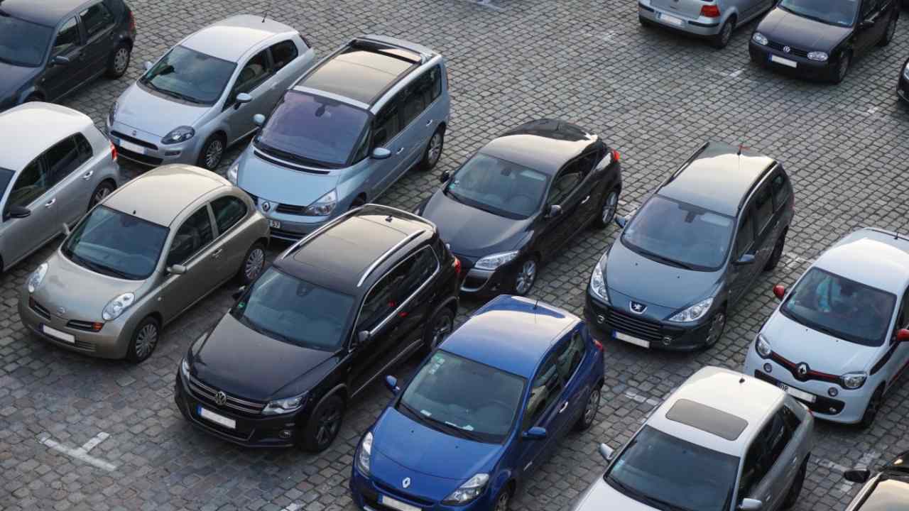 automobili parcheggiate