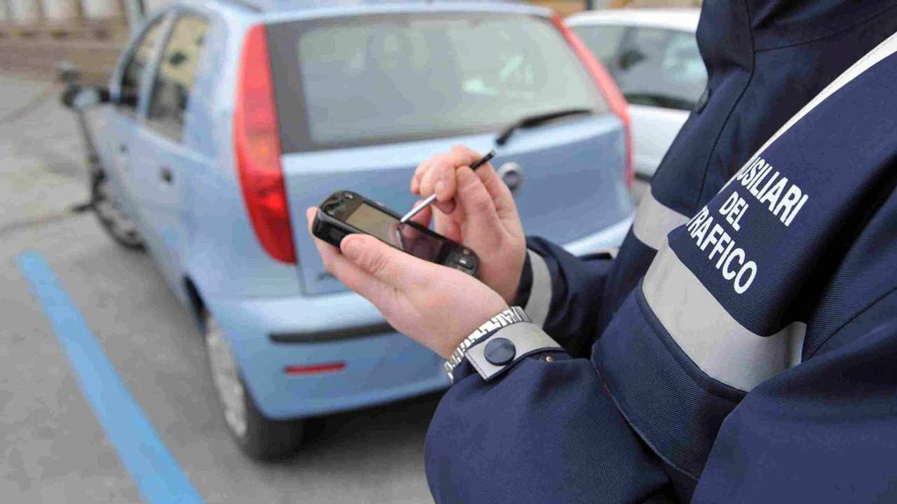 Auto in divieto di sosta