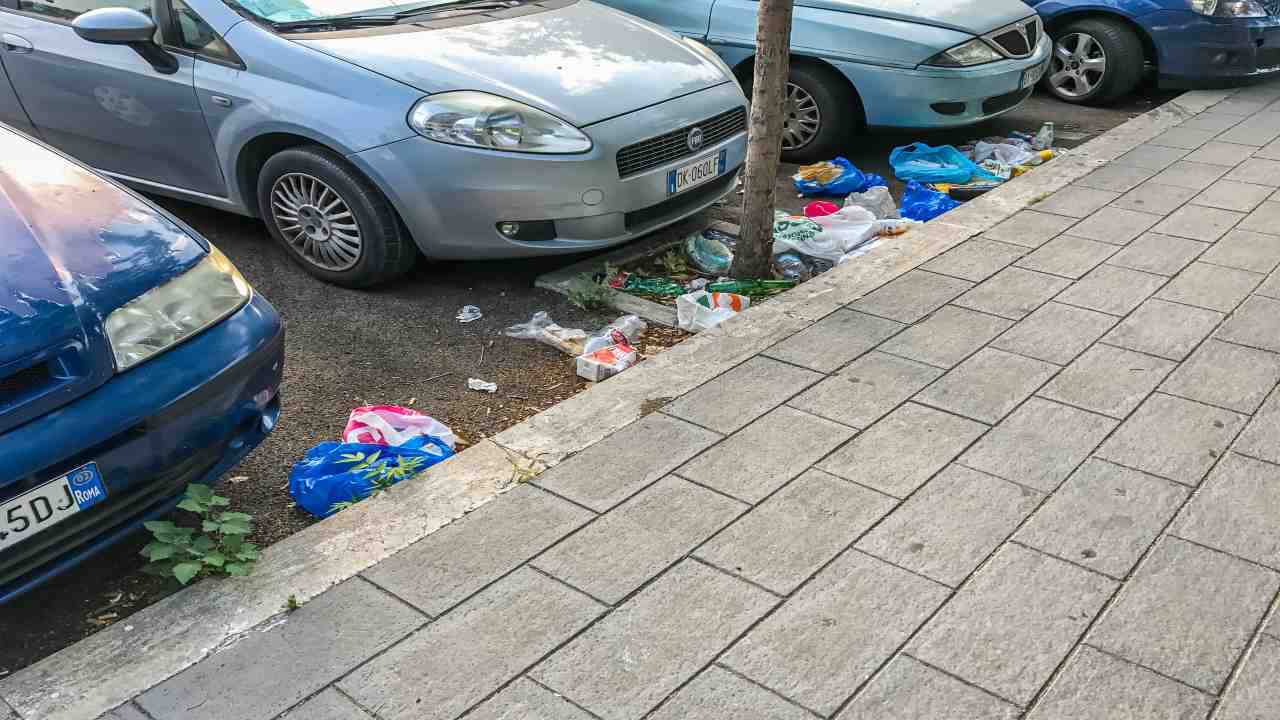 sporcizia sulla strada