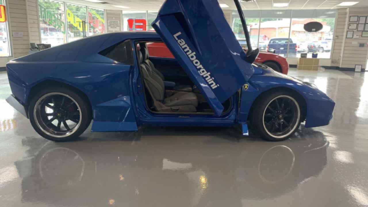 La Honda Civic 'trasformata' in Lamborghini Reventon