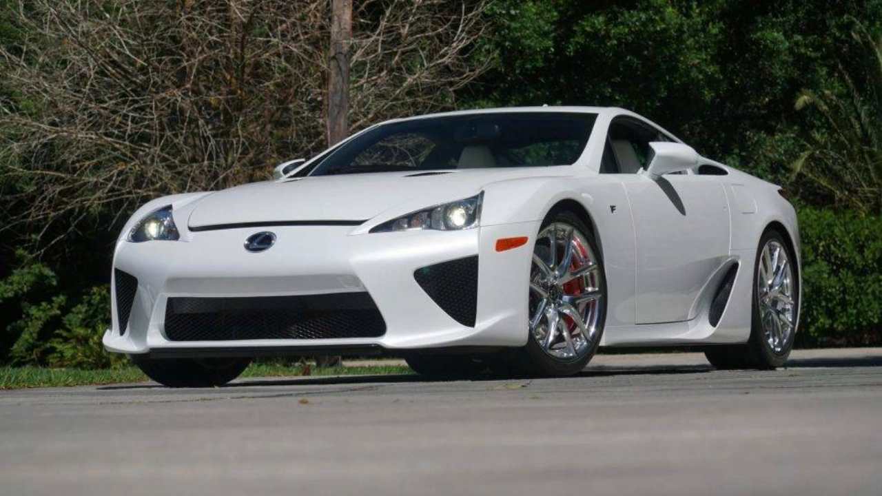 Lexus LFA venduta all'asta