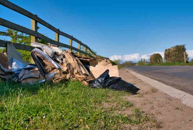 Rifiuti in strada - motori.news