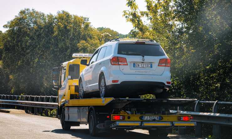 Auto su un carro attrezzi