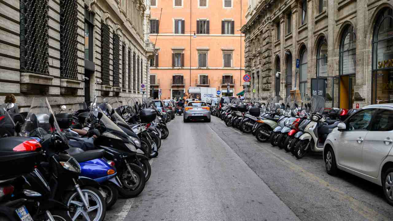 Parcheggio Motocicli e Auto