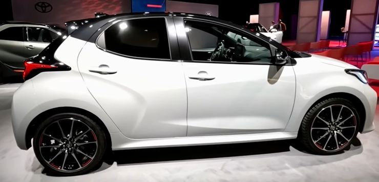 Yaris nel laterale