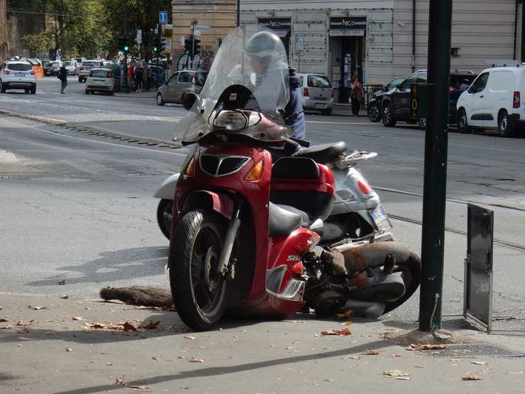uno scooter incidentato 