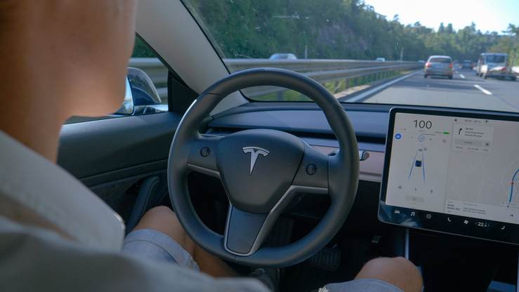 Tesla il suo Interno