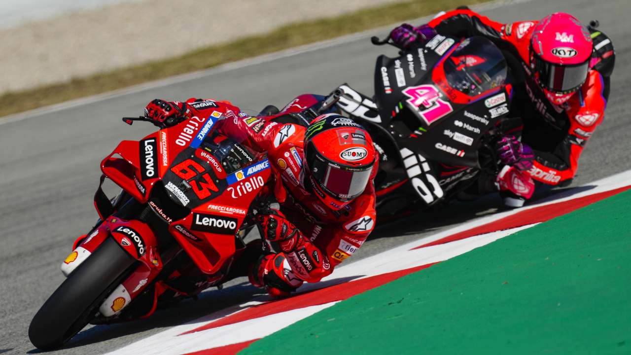 Pecco Bagnaia e Aleix Espargaro (Ansa)