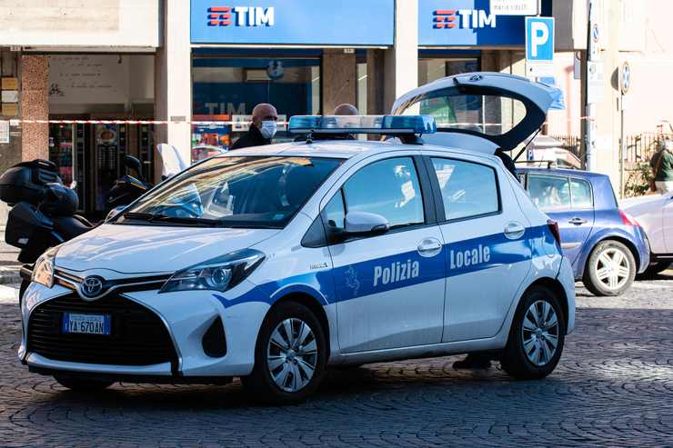 Polizia a lavoro 