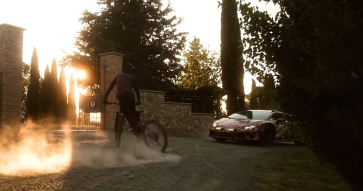 Bicicletta contro Lamborghini 