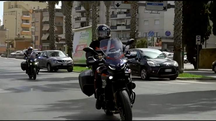 carabinieri in moto 