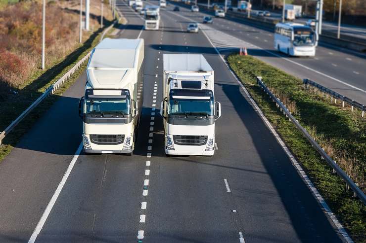 Camion percorre Autostrada 