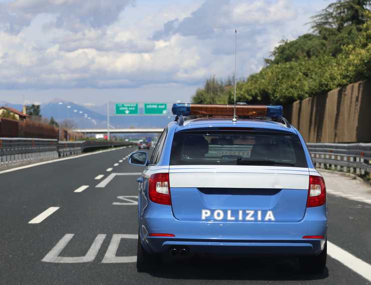 Polizia controlla autostrada 