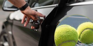 Portiera e pallina da tennis