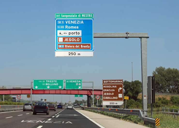 Pipì In Autostrada Non Fermarti Mai A Farla Lì 10 Mila Euro Buttati Al Secchio