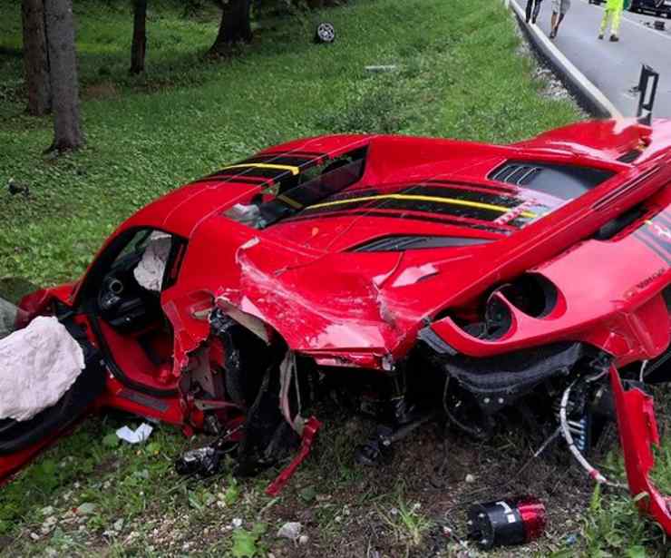 Una Ferrari incidentata 