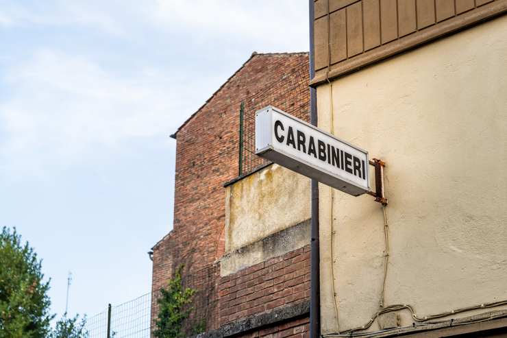 Carabinieri la insegna 