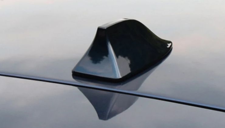 Antenna auto, mica serve solo per il segnale: la funzione nascosta