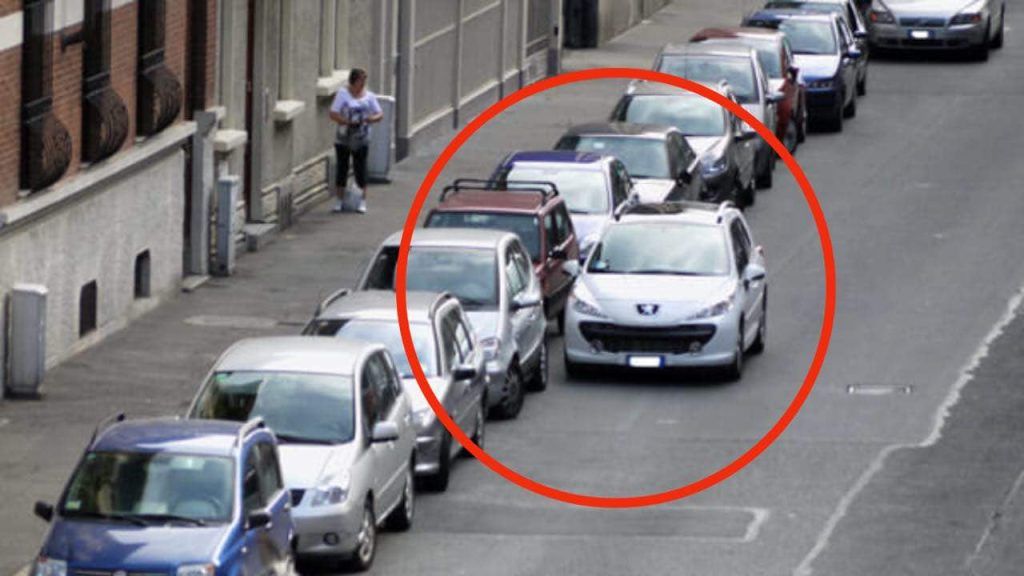 Auto in doppia fila