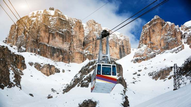 Funivia dolomiti sciare