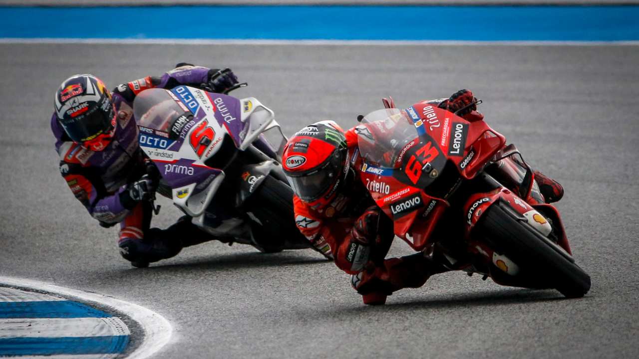 Pecco Bagnaia e Johann Zarco (Ansa)