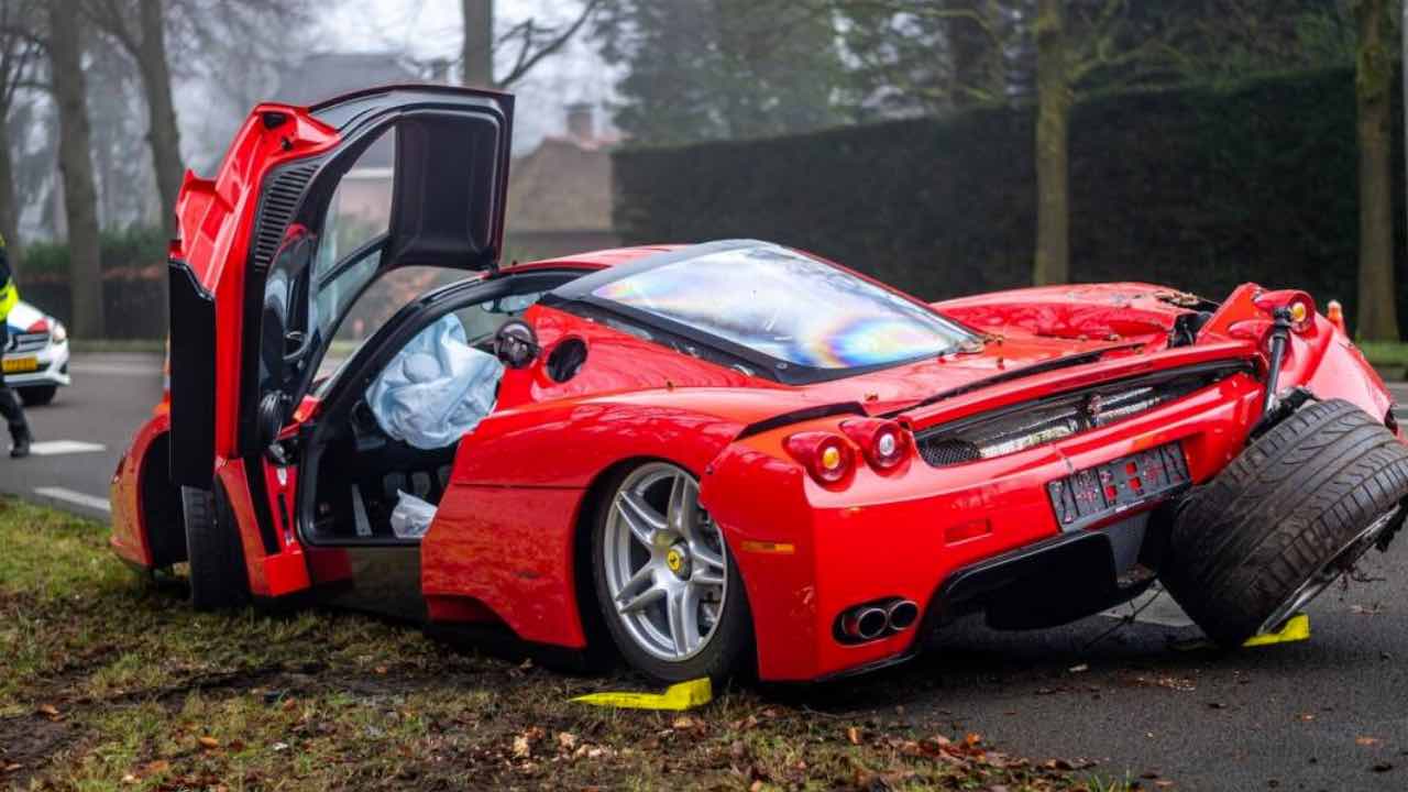 ferrari enzo distrutta