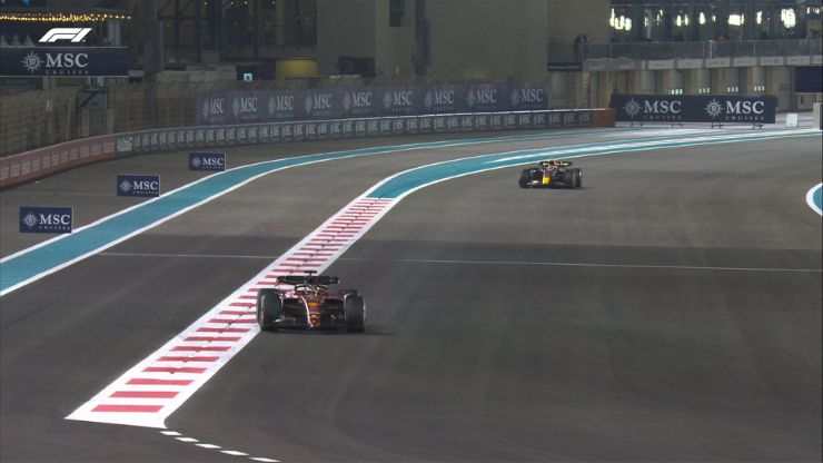 Charles Leclerc davanti a Sergio Perez