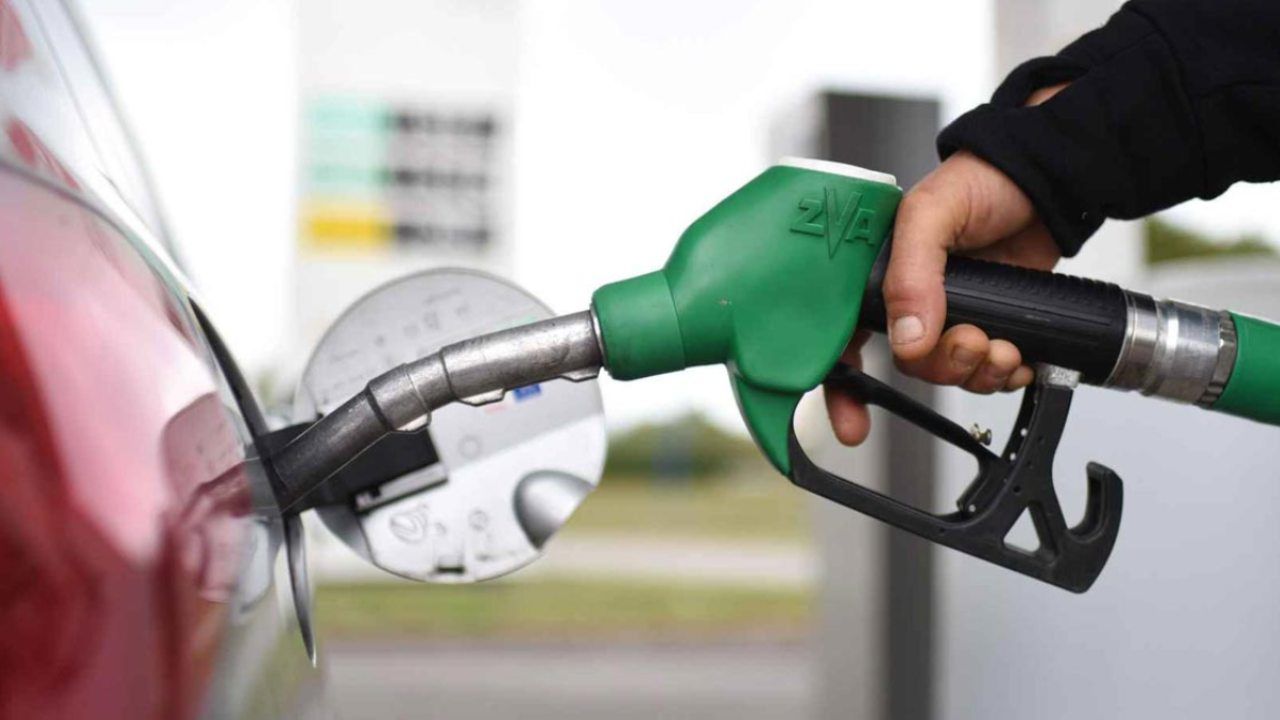 Rifornimento benzina motore acceso - Motori.News