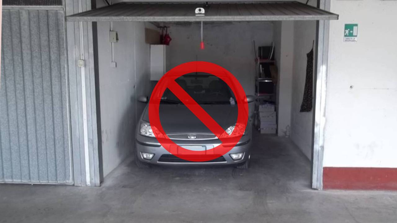 mai parcheggiare auto in garage