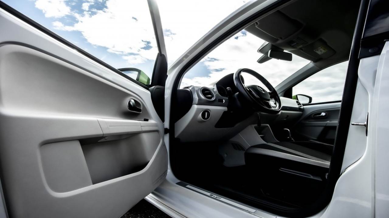 Sportello auto