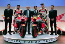 Alberto Puig e il team Repsol Honda 2023 (Ansa)