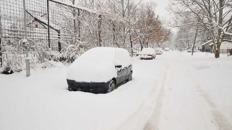 Auto sommerse dalla neve