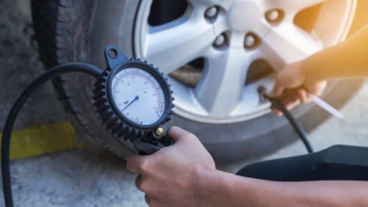 Controllo pressione gomme