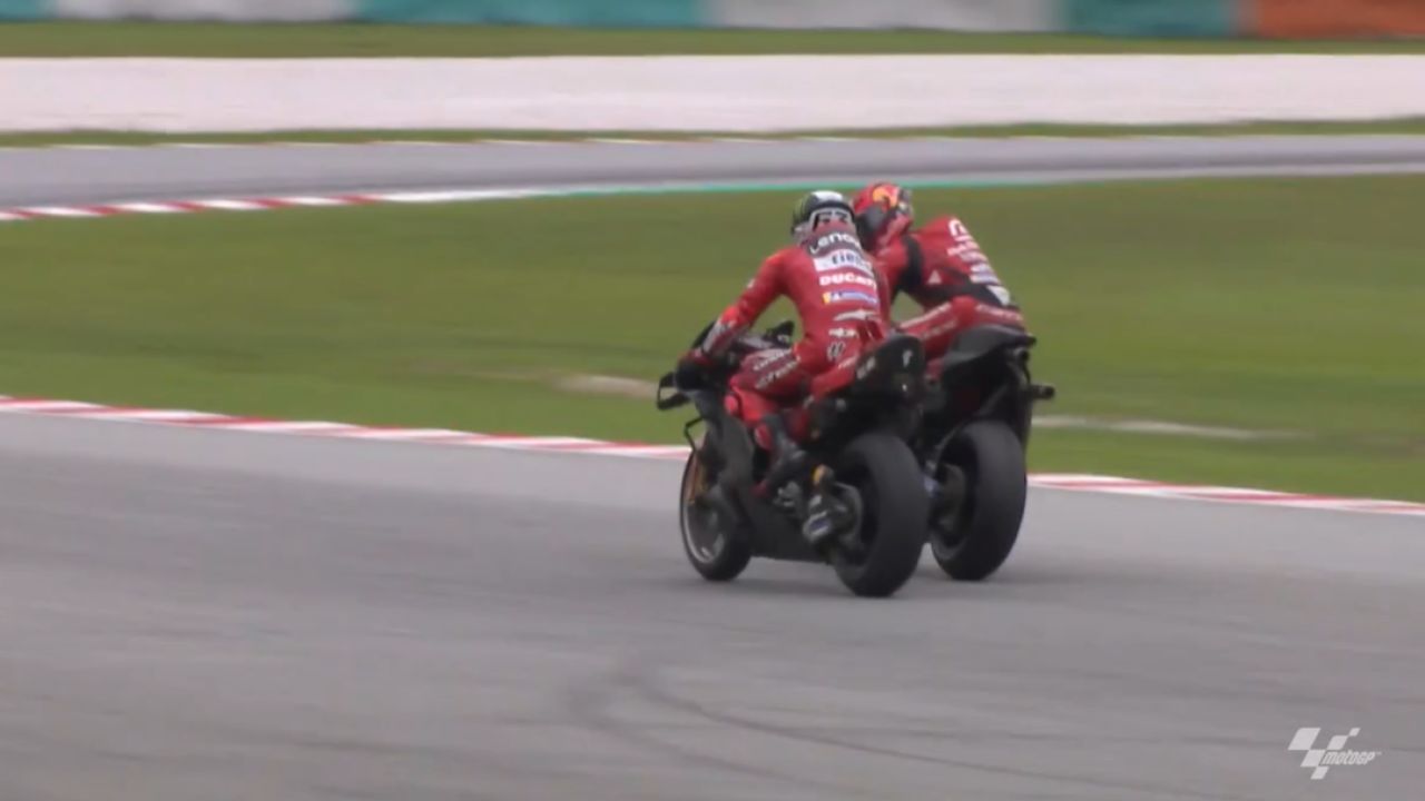 bagnaia-espargaro-contatto-sepang-motogp