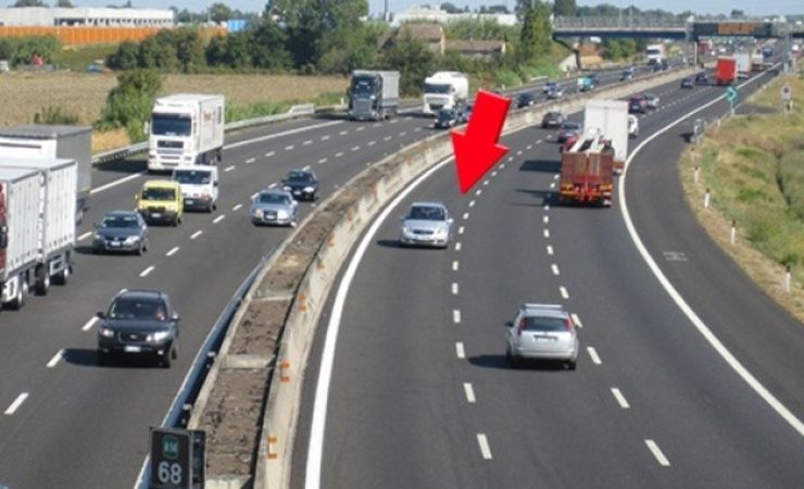 contromano in autostrada