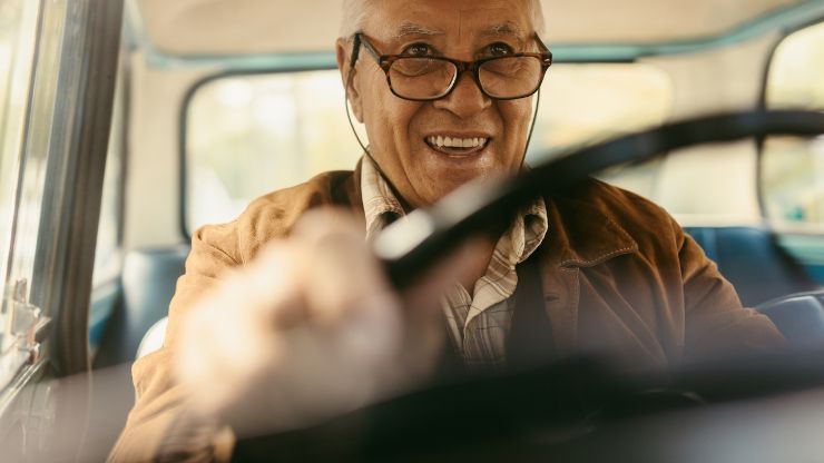 Anziano al volante - circolare dopo le 22