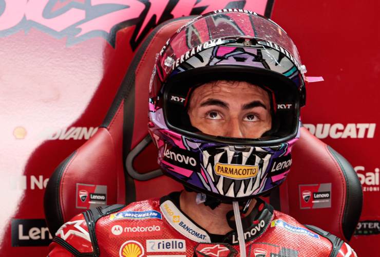 Enea Bastianini nel box Ducati (Ansa)