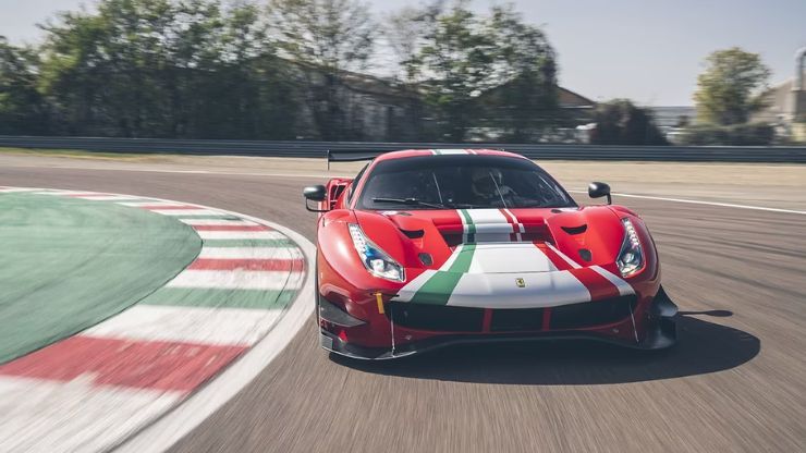 Ferrari 488 GT Modificata in pista