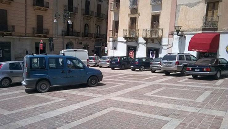 Multa auto parcheggiate