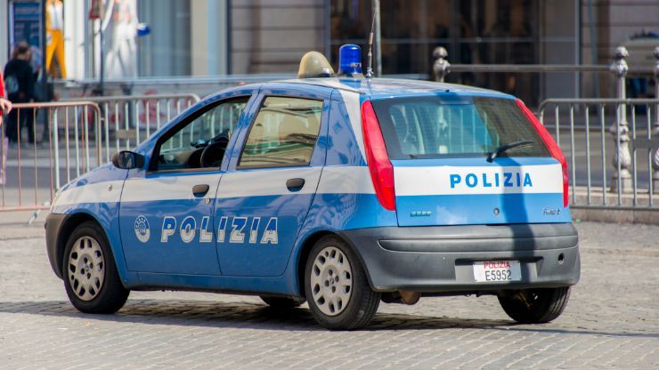 Pattuglia polizia posto di blocco