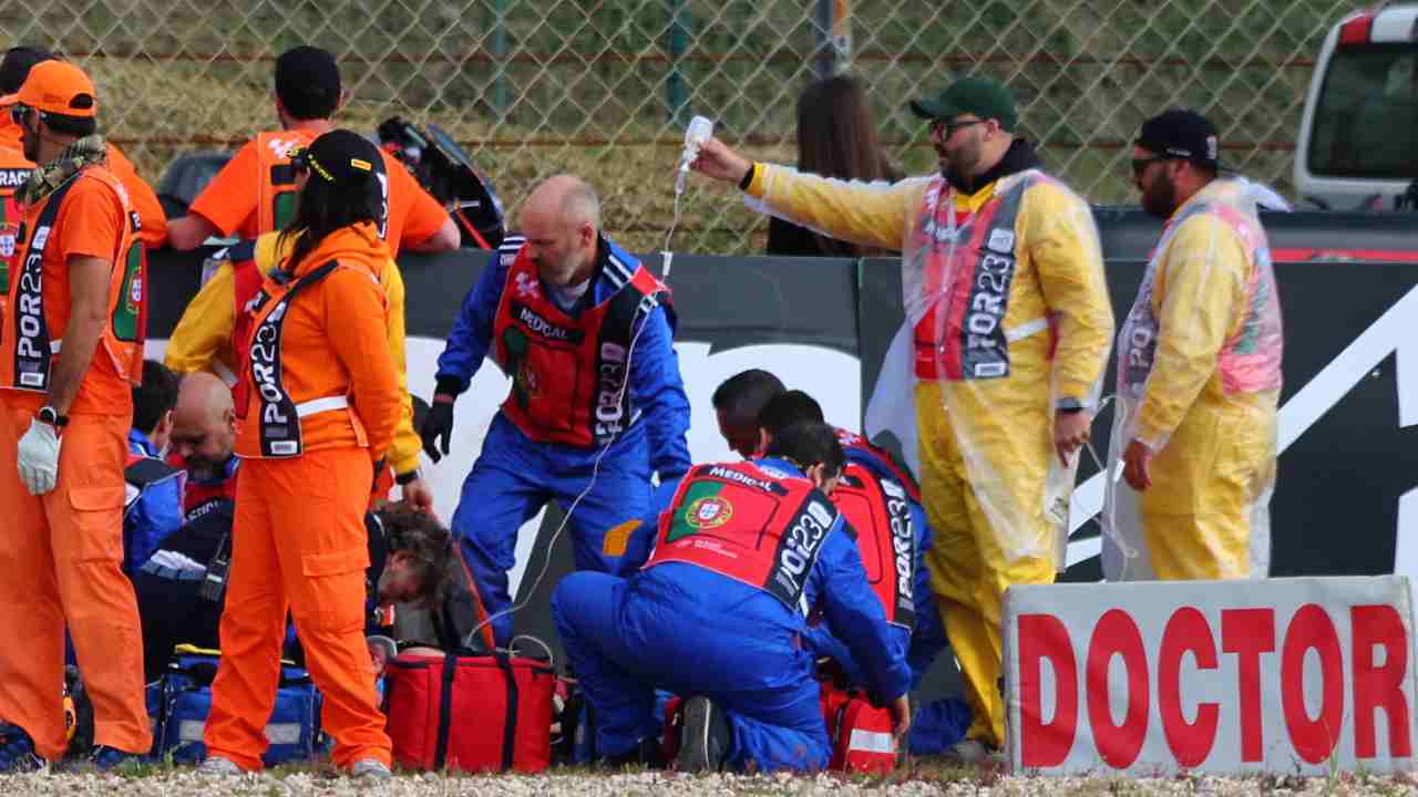 Pol Espargaró dopo l'incidente (Ansa)