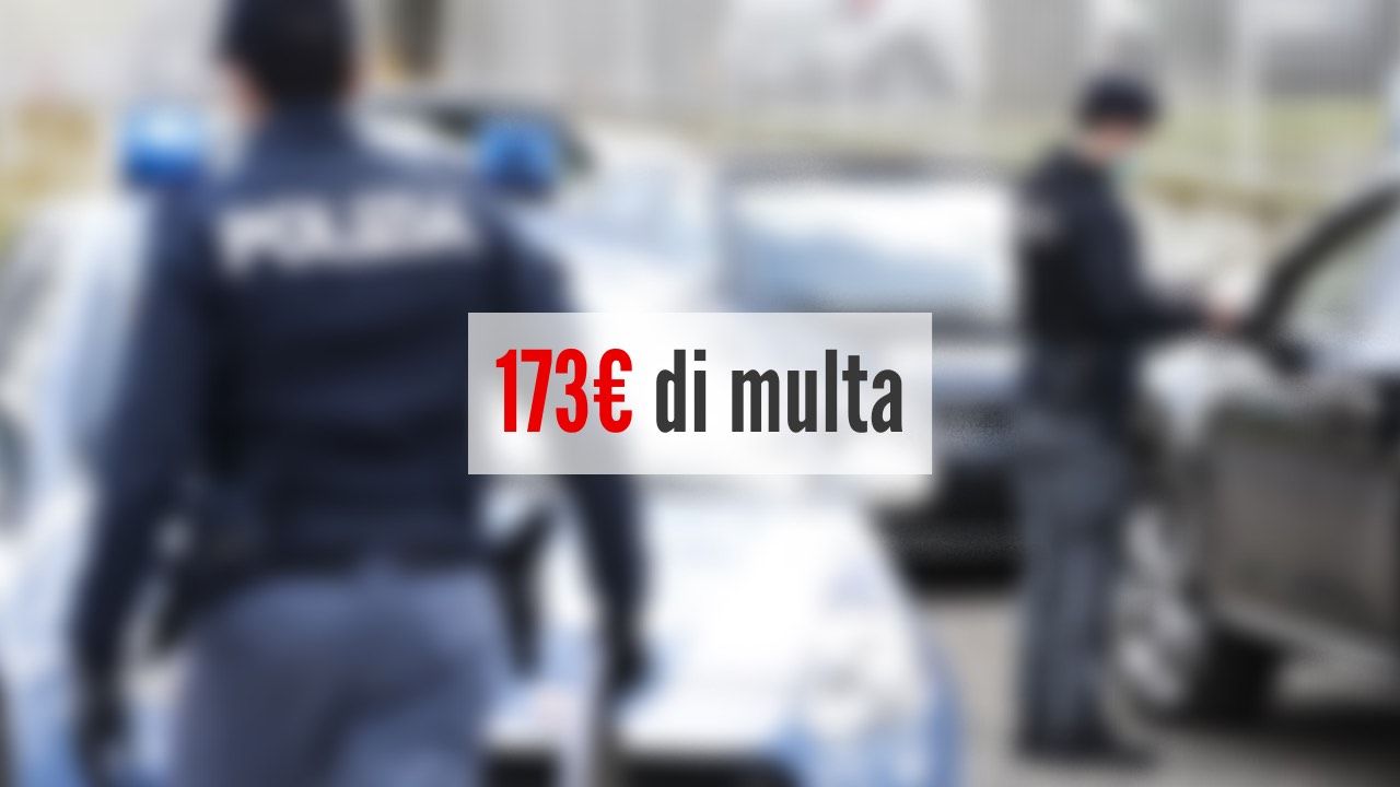 Polizia stradale che fa multe