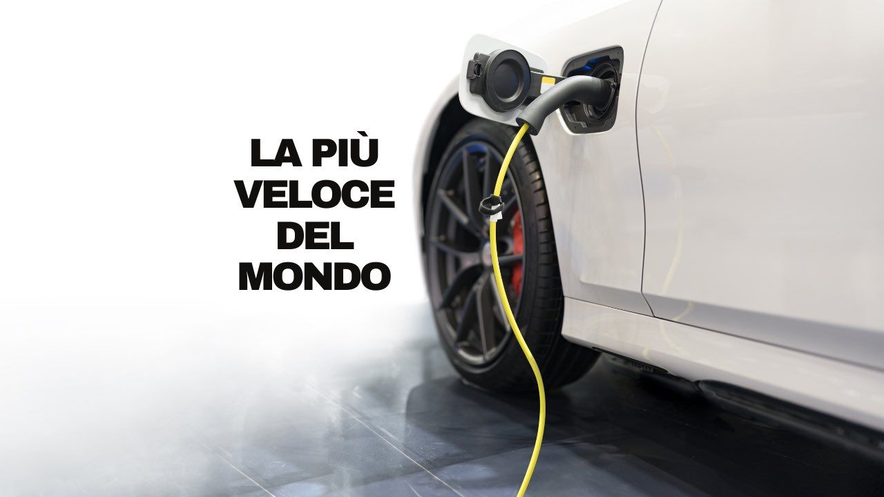 auto elettrica sotto carica