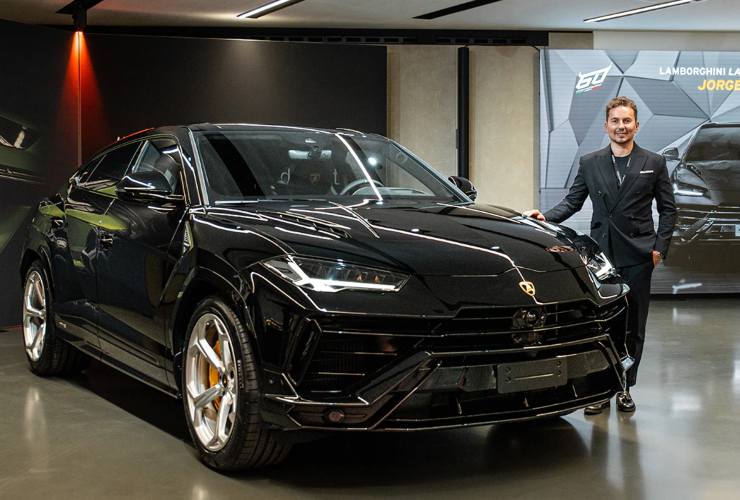 Jorge Lorenzo e la Lamborghini Urus S