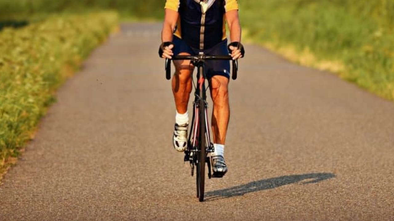 Uomo in bicicletta